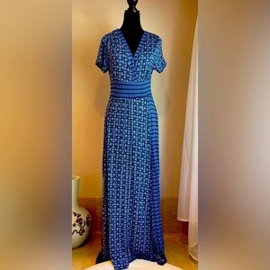 Pull over maxi dress, comfortable and elegant.
